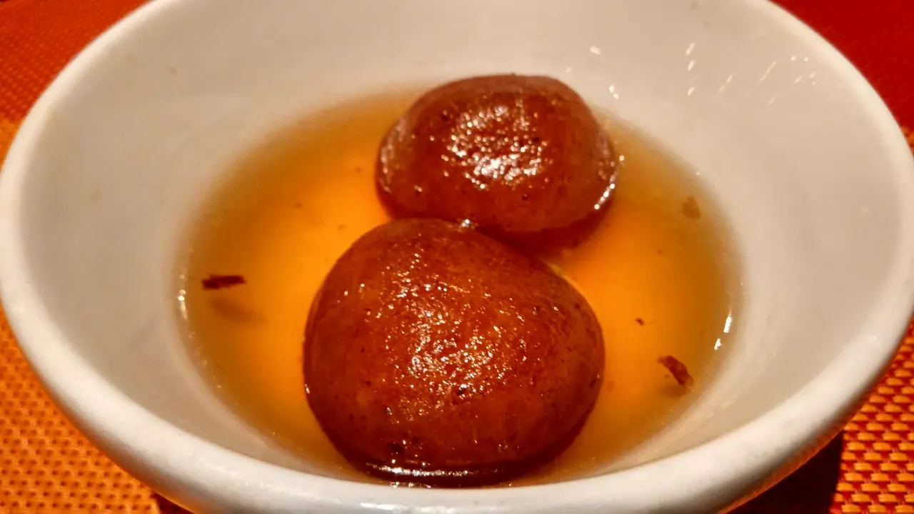 Gulab_Jamun_of_Delhi.jpg