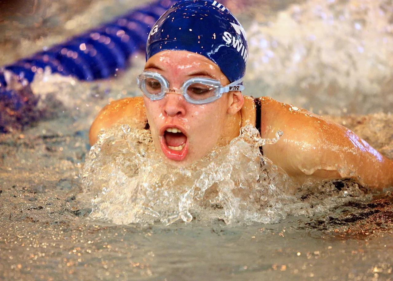 swimmer-1434868_1920.jpg