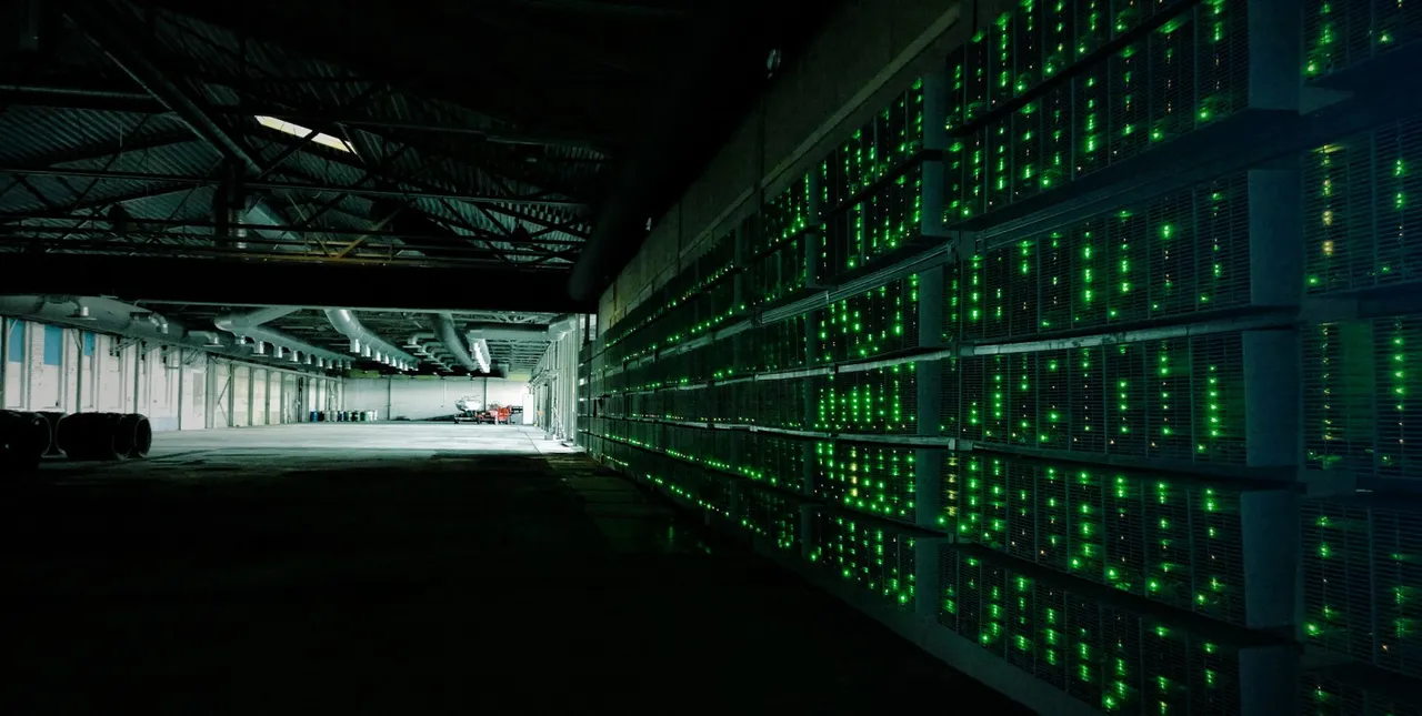 cropped-bitcoin-mine.jpg