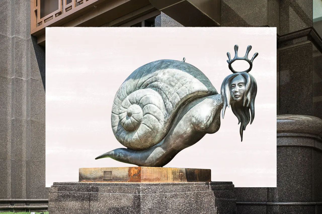 snail queen dali.jpg