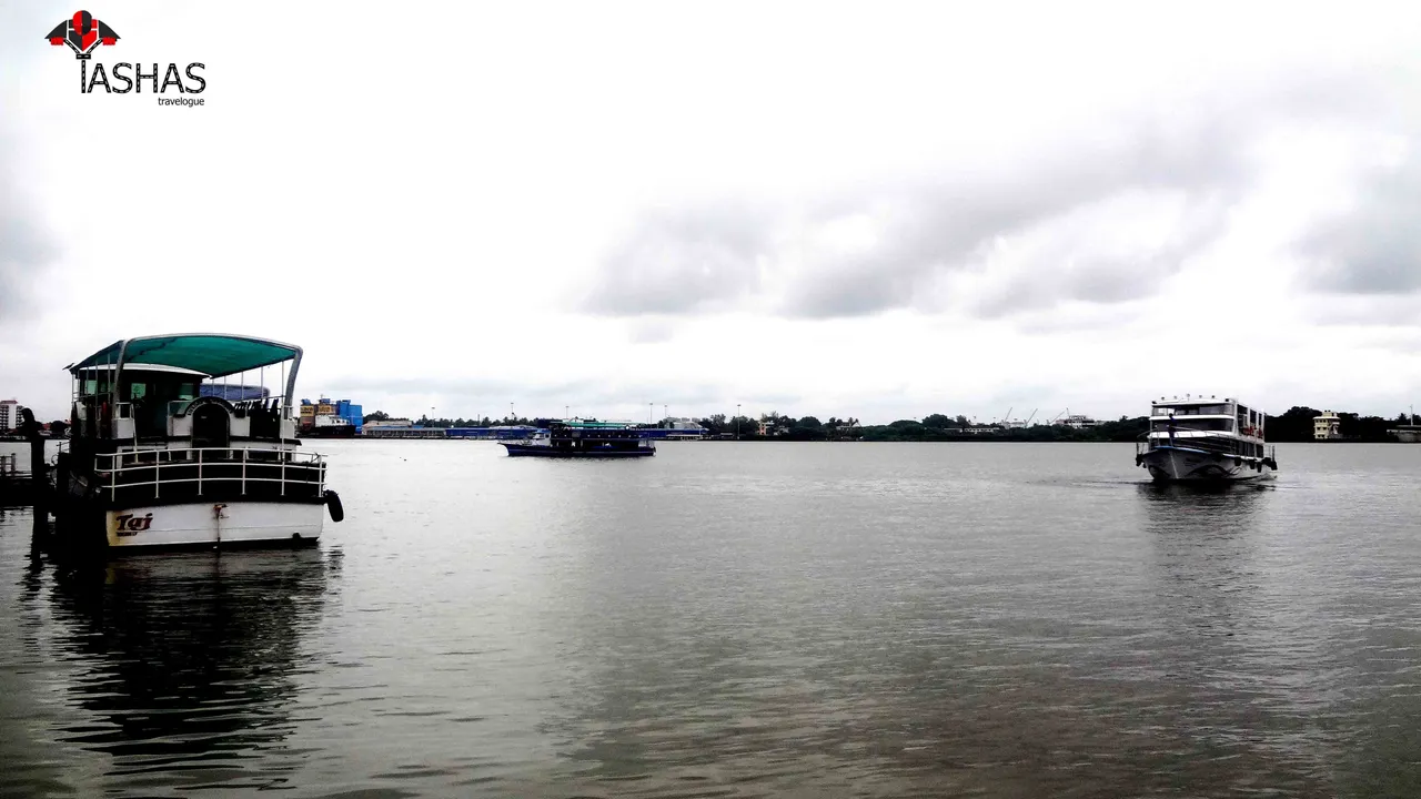 Ferry Mattancherry.jpg