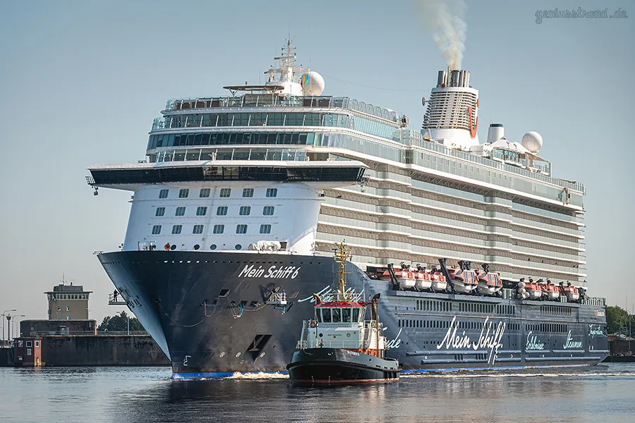 WILHELMSHAVEN: Die MEIN SCHIFF 6 macht am Hannoverkai fest