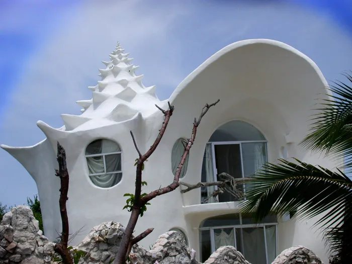 19-33-Worlds-Top-Strangest-Buildings-Conch-Shell-House-Isla-Mujeres1.jpg