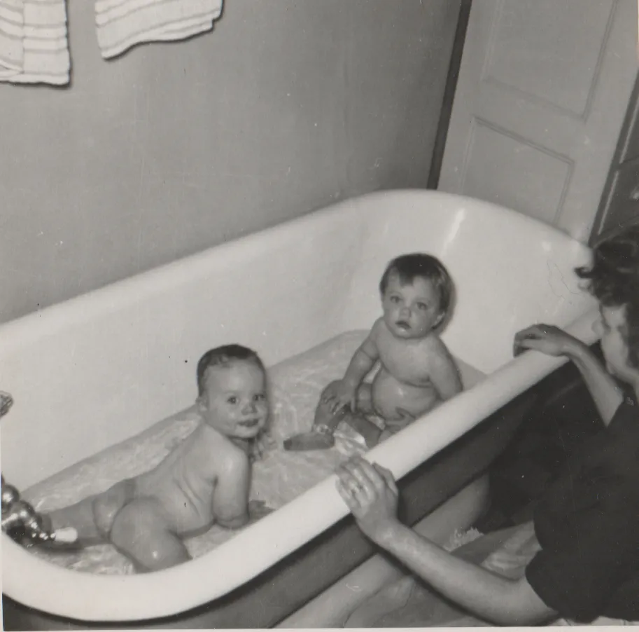 1951 - Marilyn, friend, Karen, Dwana, bath, random pics-4.png