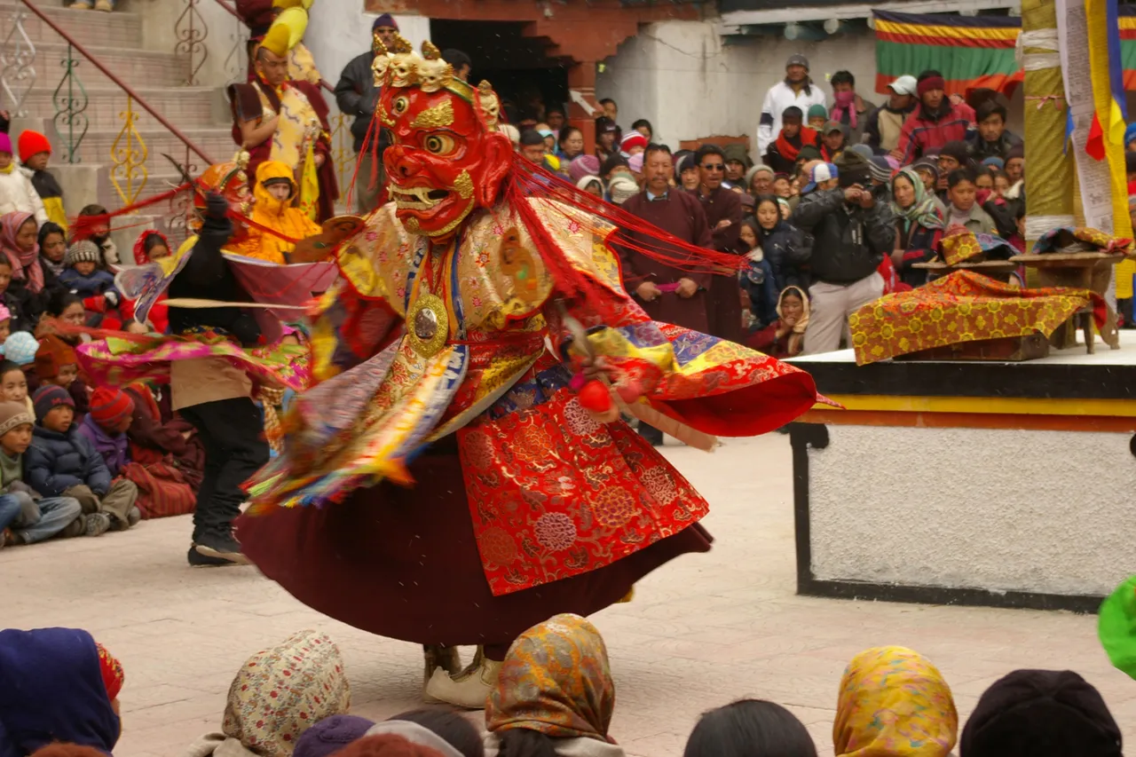 스피툭 가면 축제_3.JPG