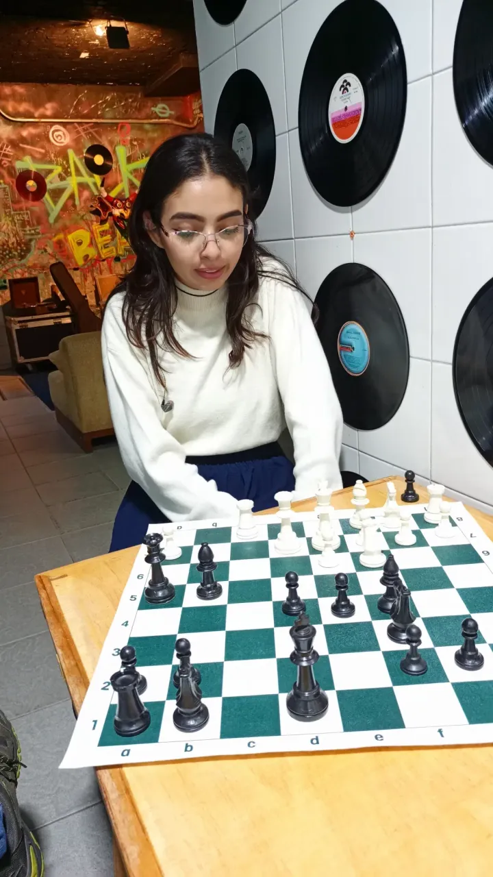 b8X1Nu6HpIyNzPrt_1000670266.webp