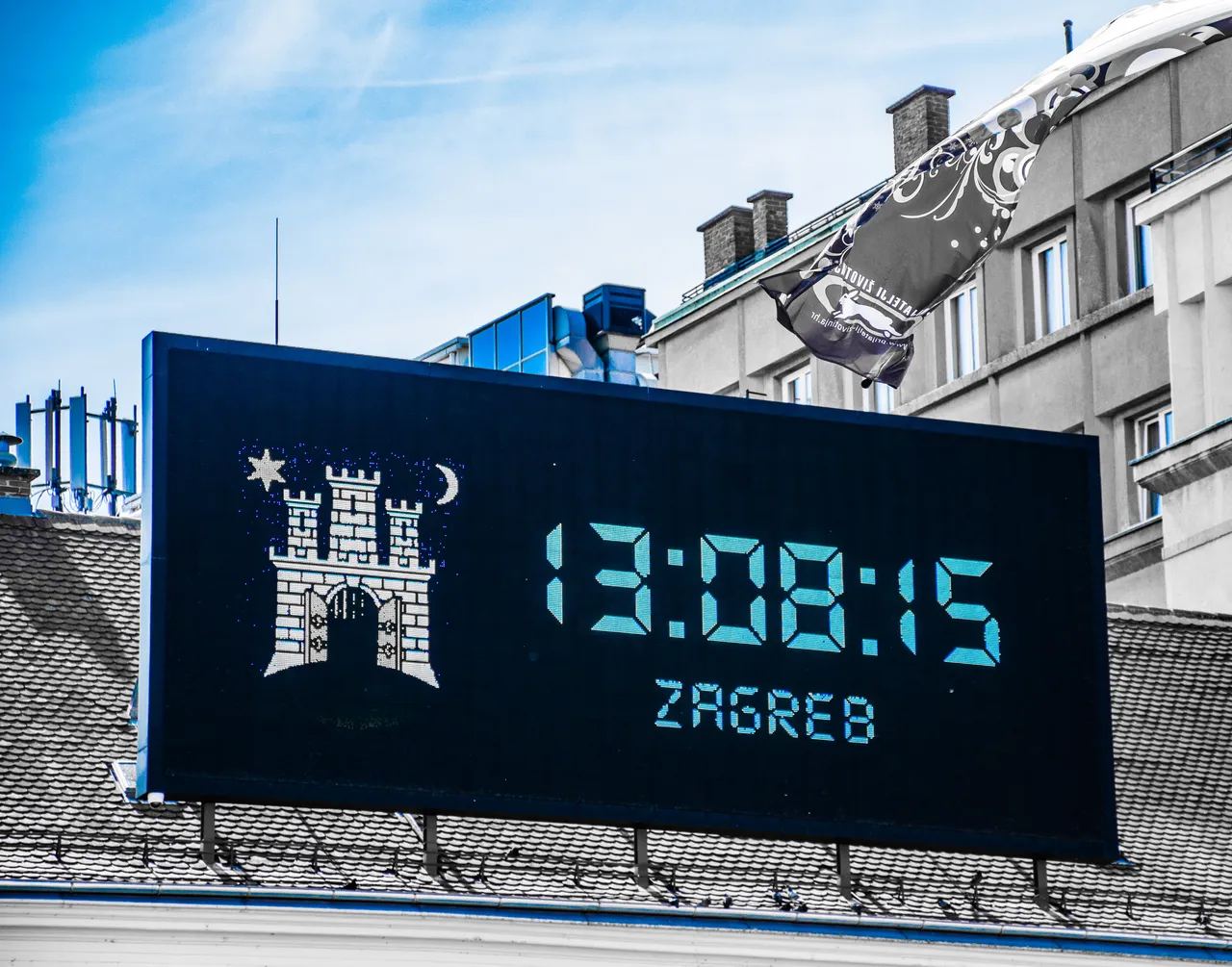 zagreb clock sat time.jpg