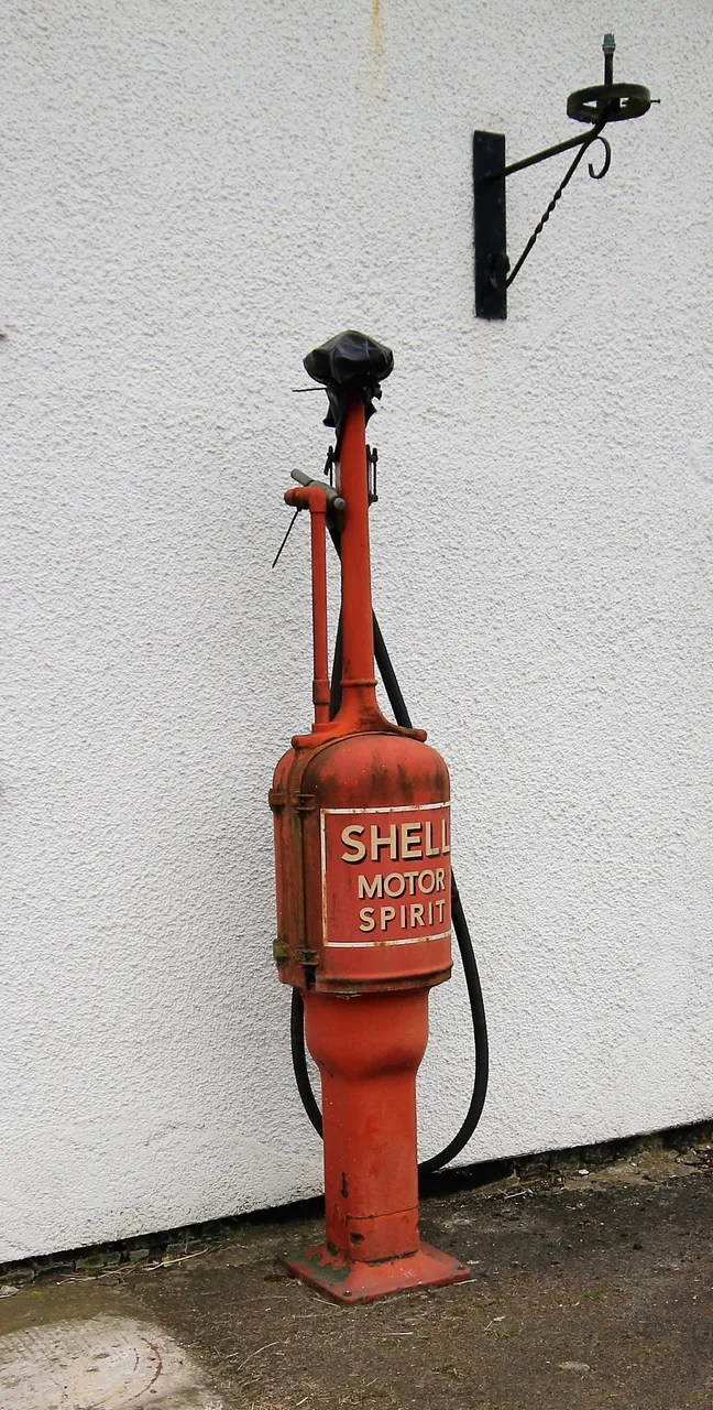 old shell petrol pump.jpg