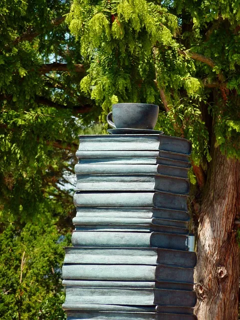 books-sculpture-1545725_640.jpg