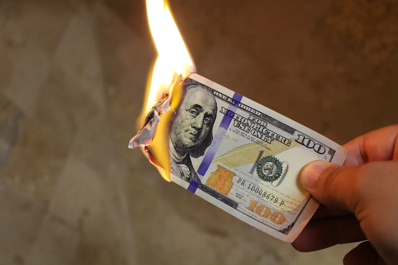 burning-money-2113914_1280.jpeg