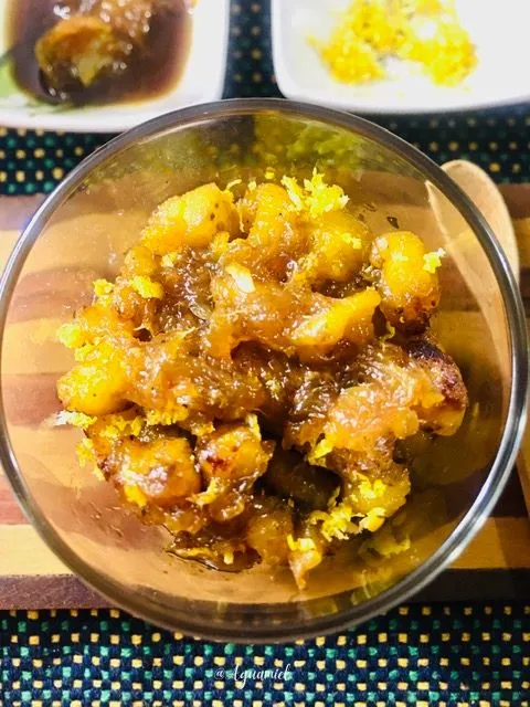 Fermenting cashew nuts with orange marmalade and fried plantain | Esp-Eng