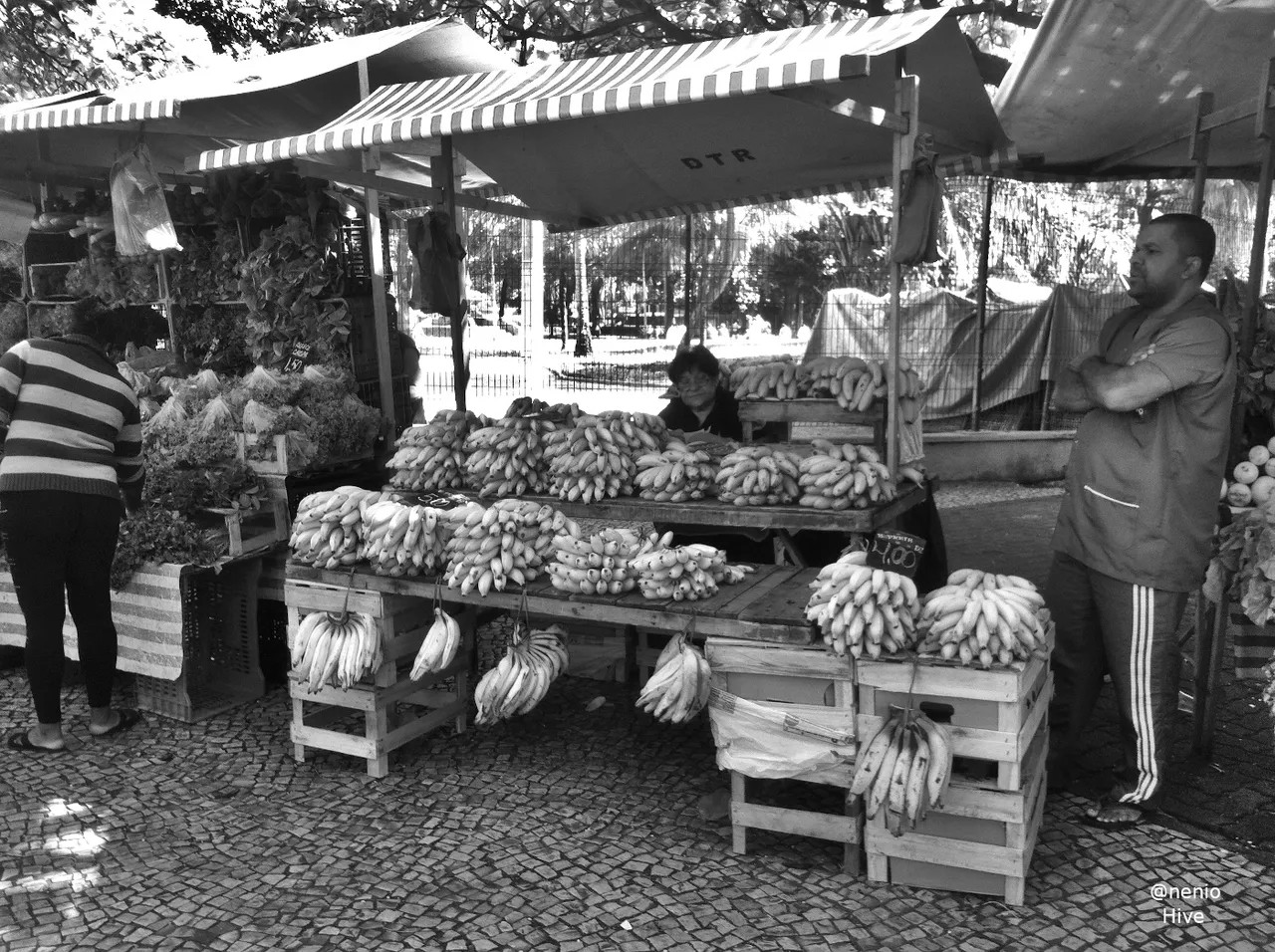 rio-janeiro-street-market-002-bw.jpg