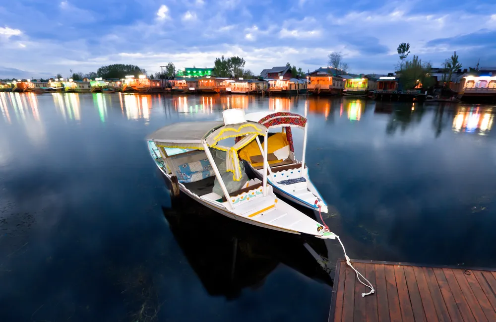 dal-lake-srinagar-jammu-kashmir.jpg