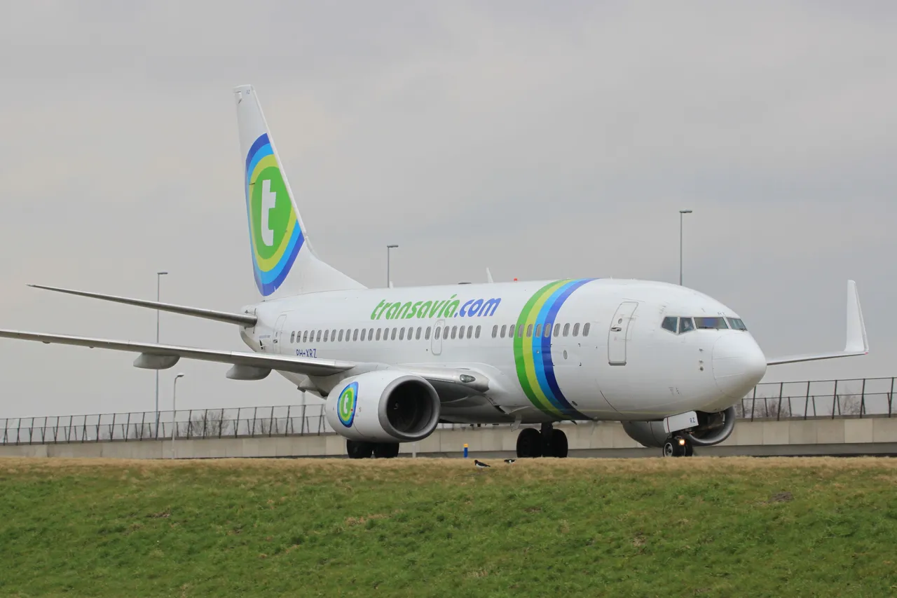 PH-XRZ Transavia -B737 WL.JPG