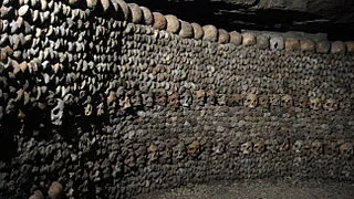 320px-DJJ_1_Catacombes_de_Paris.jpg