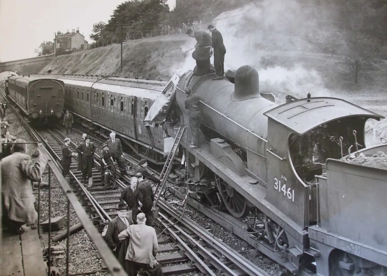 maze-hill-train-crash-GHC-low-2.jpg