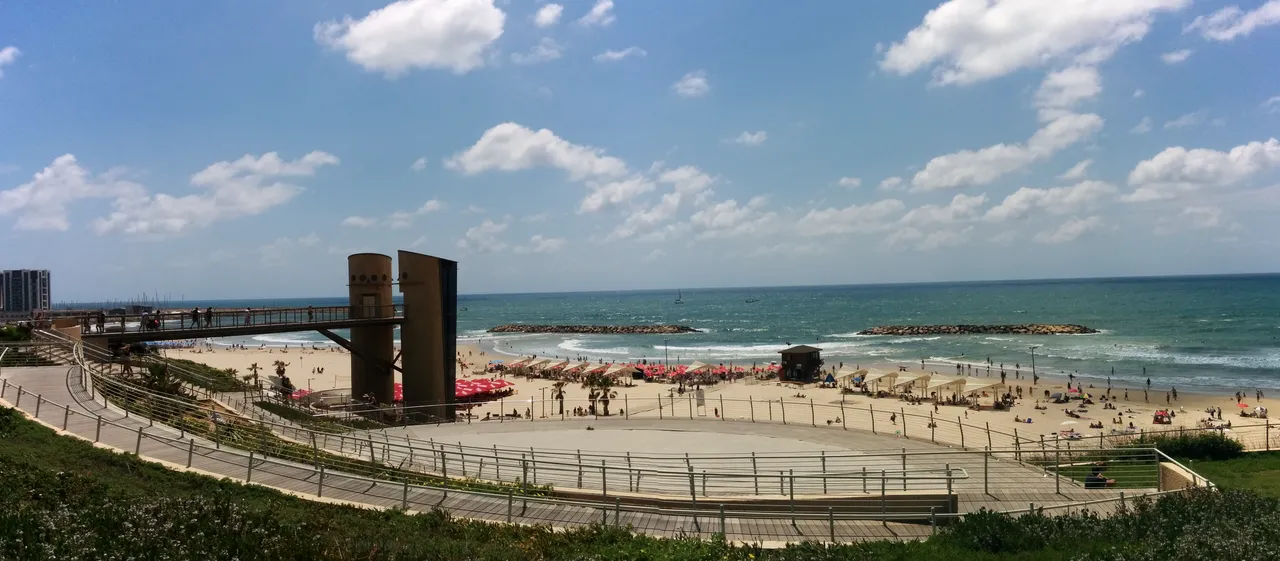 Herzliya Beach Panorama 3.png