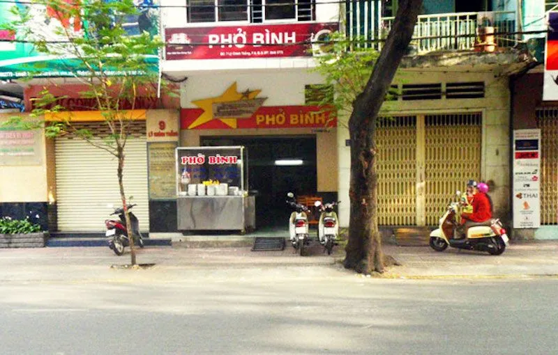 the-most-famous-pho-shop-saison.jpg
