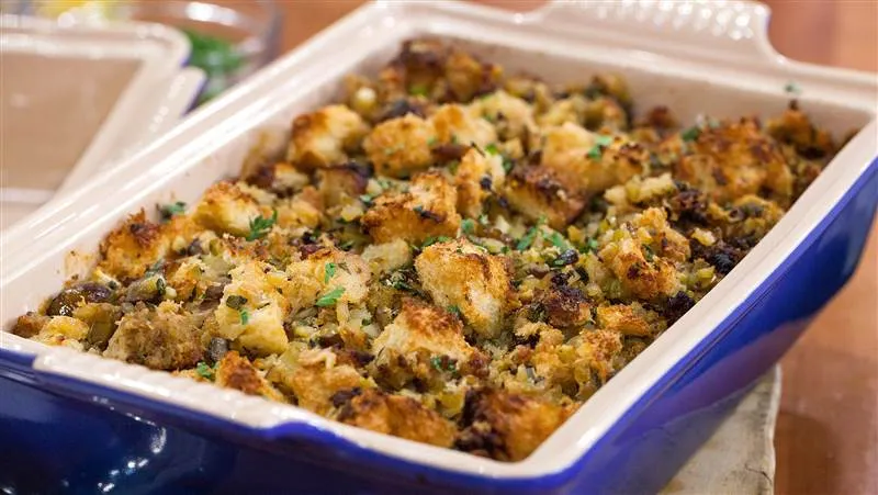 al-roker-sausage-chestnut-cornbread-stuffing-tease-today-161111-02_ff6ecbb800b68d62b4a303e216a8553e.today-inline-small2x.jpg