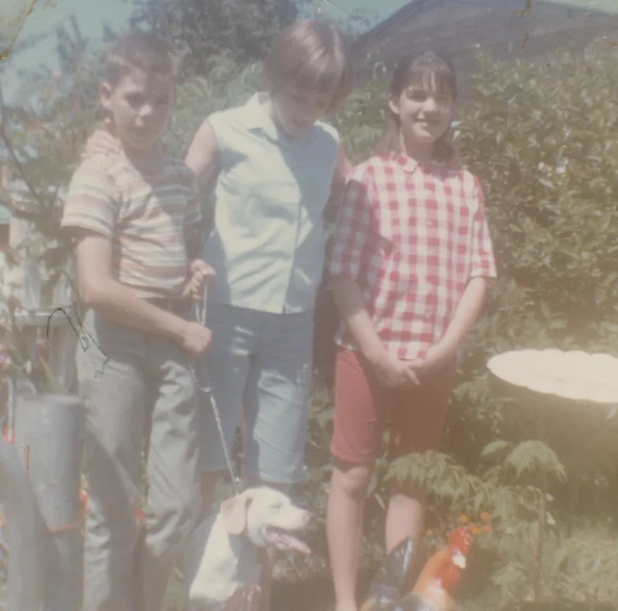 1963 - Brian, Marilyn, Karen, grandma's dog Tiffany, a chicken, at 546 NE 81st, grandma's house.jpg