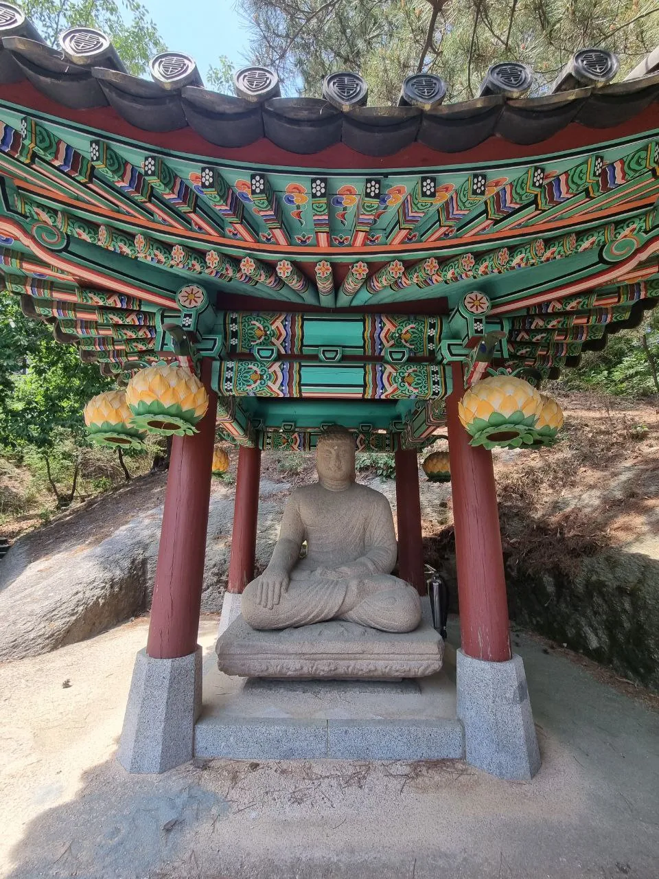 ЧонВаДэ, резиденция президента Южной Кореи статуя будды 미남불