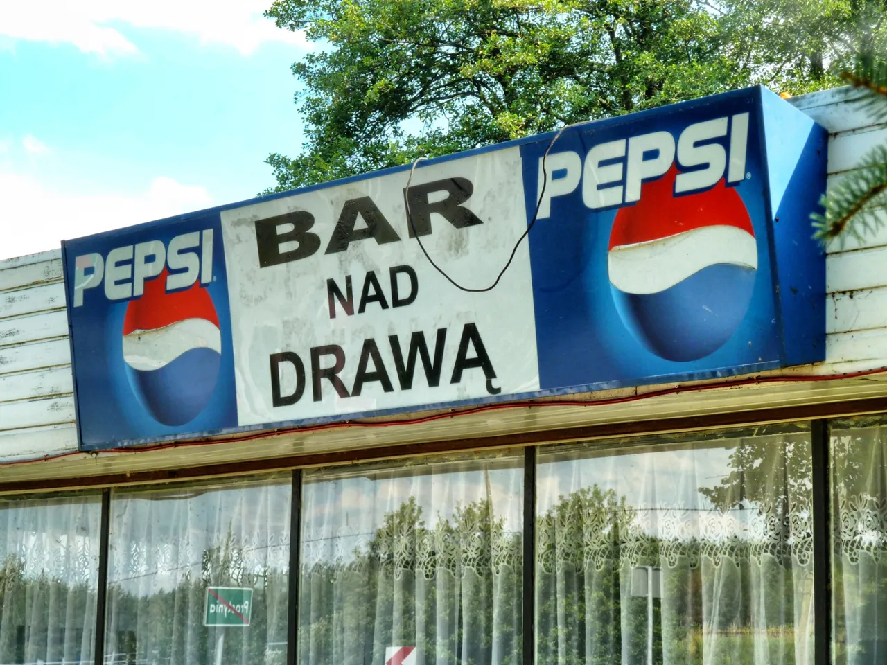 Closed bar
