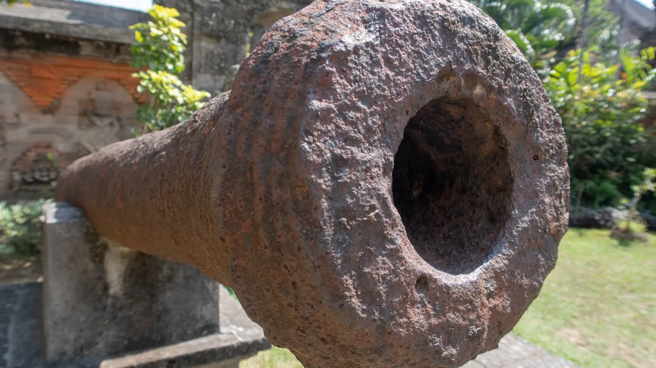 A canon used in the war by the Dutch.