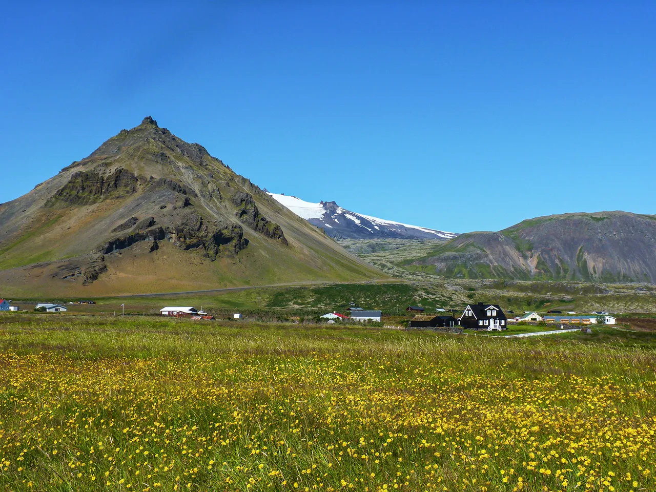 Po lewej Stapafell, za nim chowa się Snæfellsjökull.