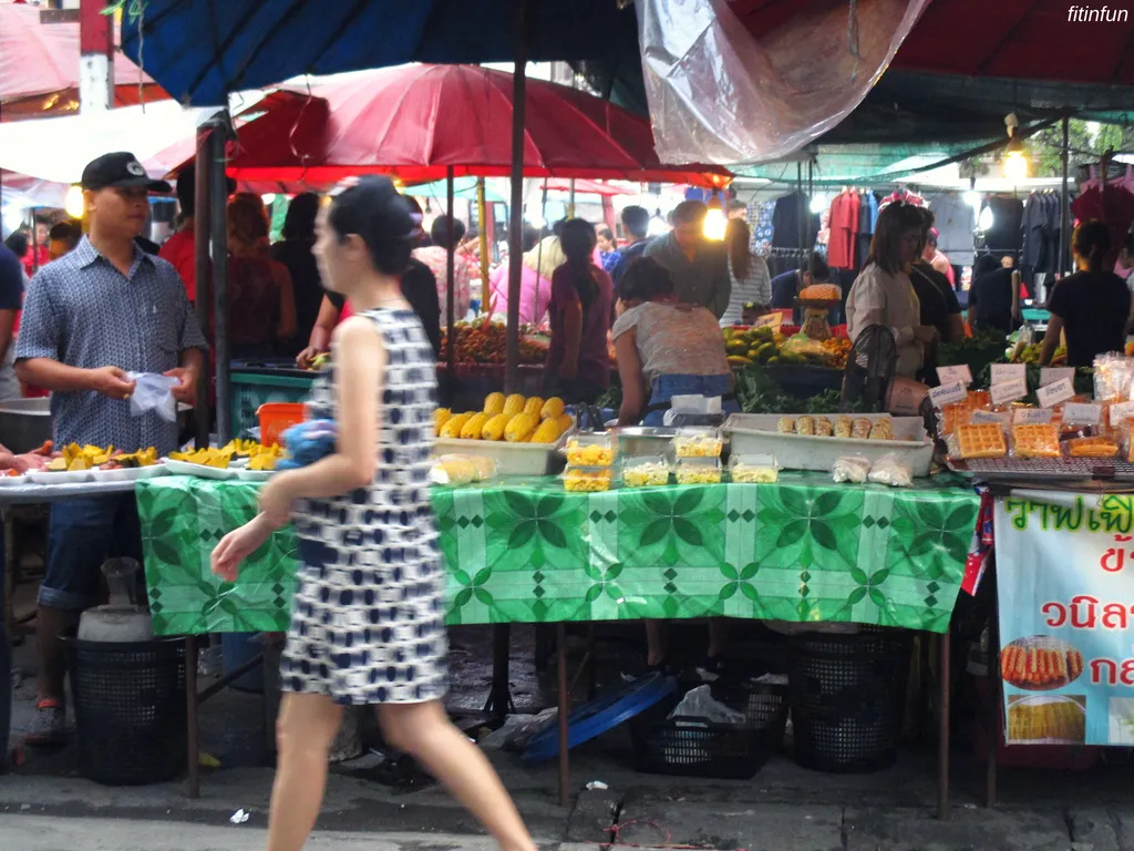 Weekend Night Market Bangkok Thailand street photography fitinfun.jpg