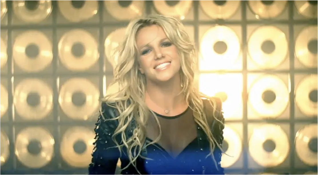 2011-04-05 - Tuesday - Britney Spears - Till The World Ends 02.png