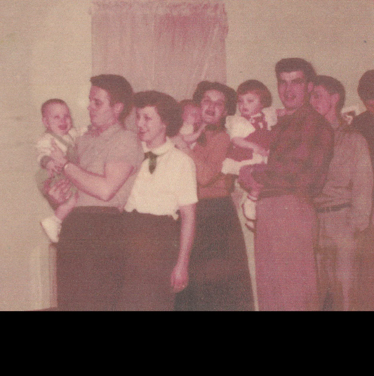 1953 maybe - Dick, Dwana, Marilyn, Karen, Brian, it looks like 3 kids or more, could be those 3 kids here, copy of a copy photo.png