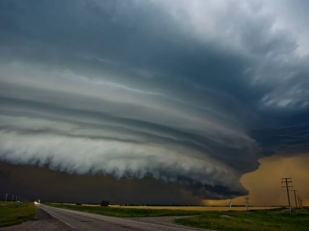shelf-cloud-saskatchewan_66707_990x742.jpg