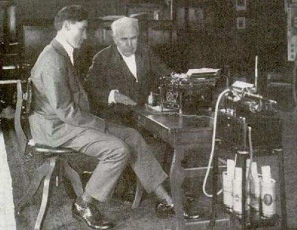 Edwin-C-Barnes-y-Thomas-Edison-lecciones-emprendedores.jpg