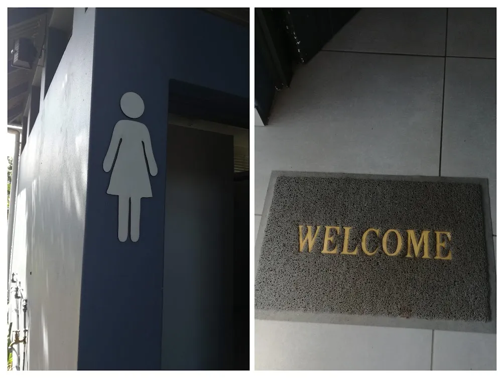 LOO SIGN.jpg
