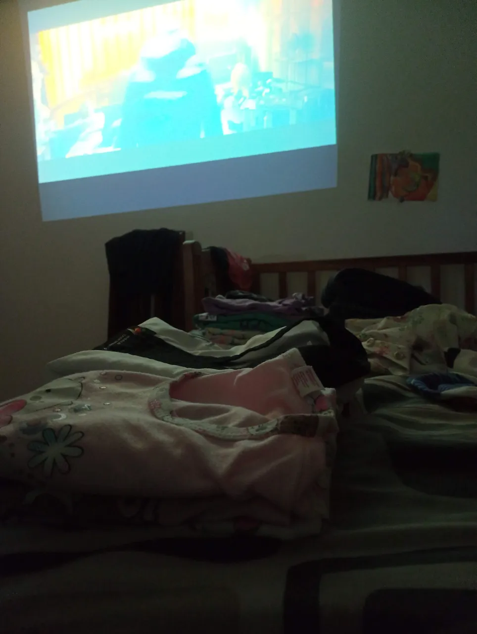 The wall is not that white anymore. I killed a mosquito that was full of blood once, and couldn't remove it. And a fly with too much enthusiasm, splattering it all over. I'm thinking about painting a white rectangular to make the screen better...
