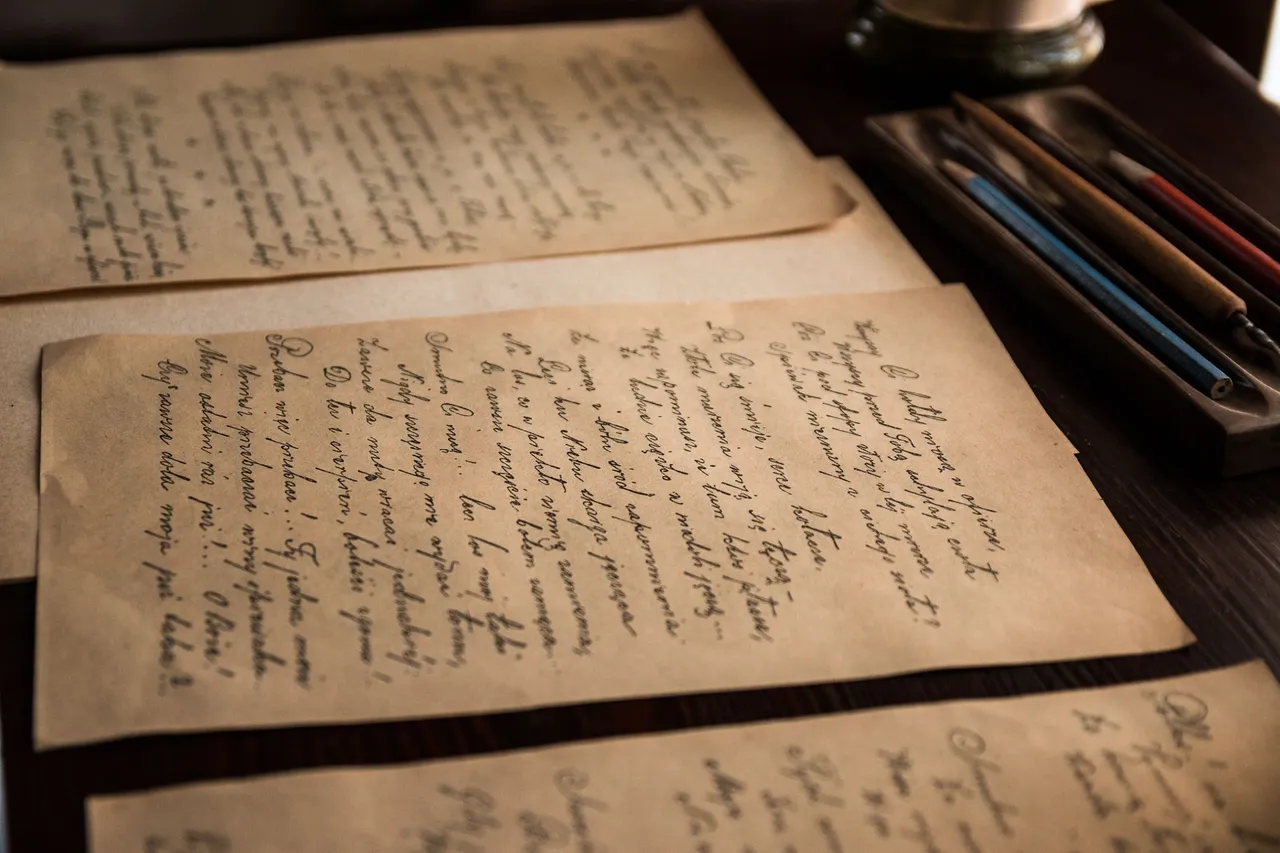 old-letters-436501.jpg