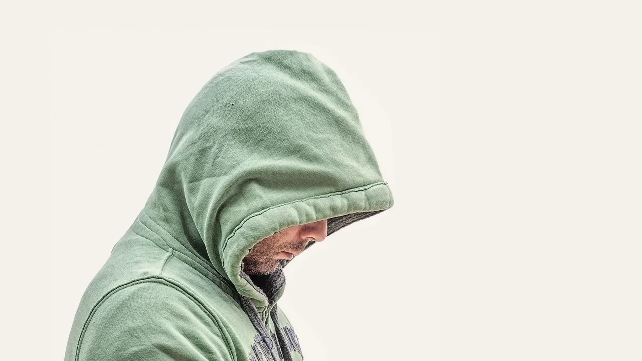 hooded-1171625_1920.jpg