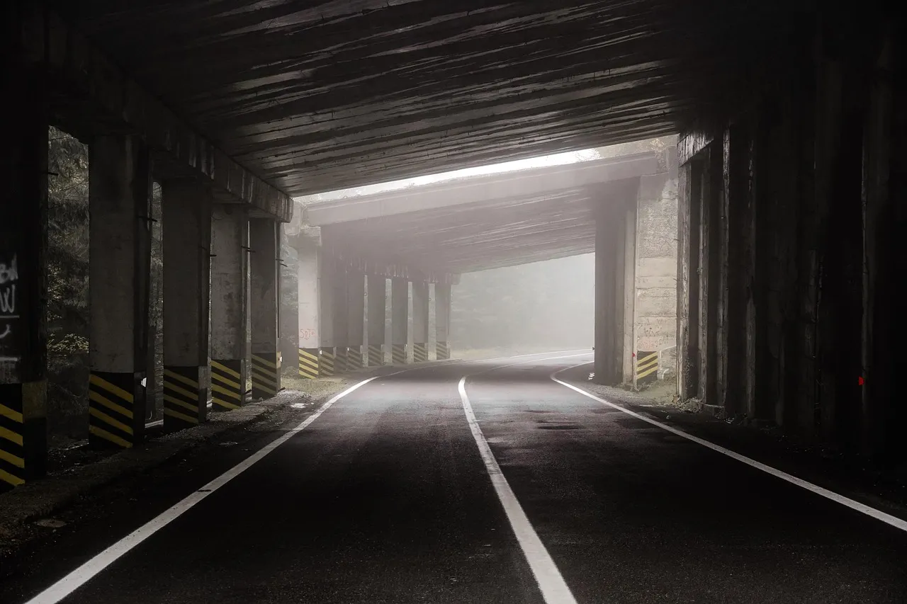 tunnel-6723643_1280.jpg