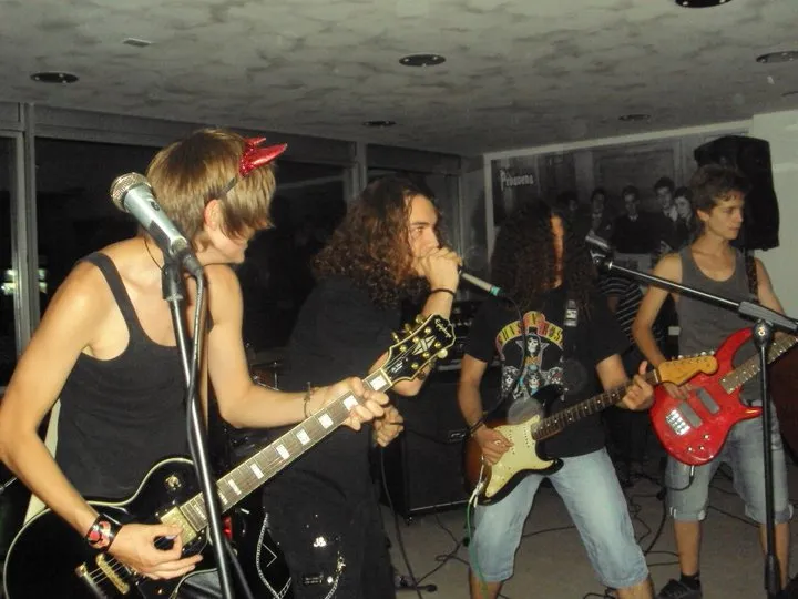 band 02.jpg