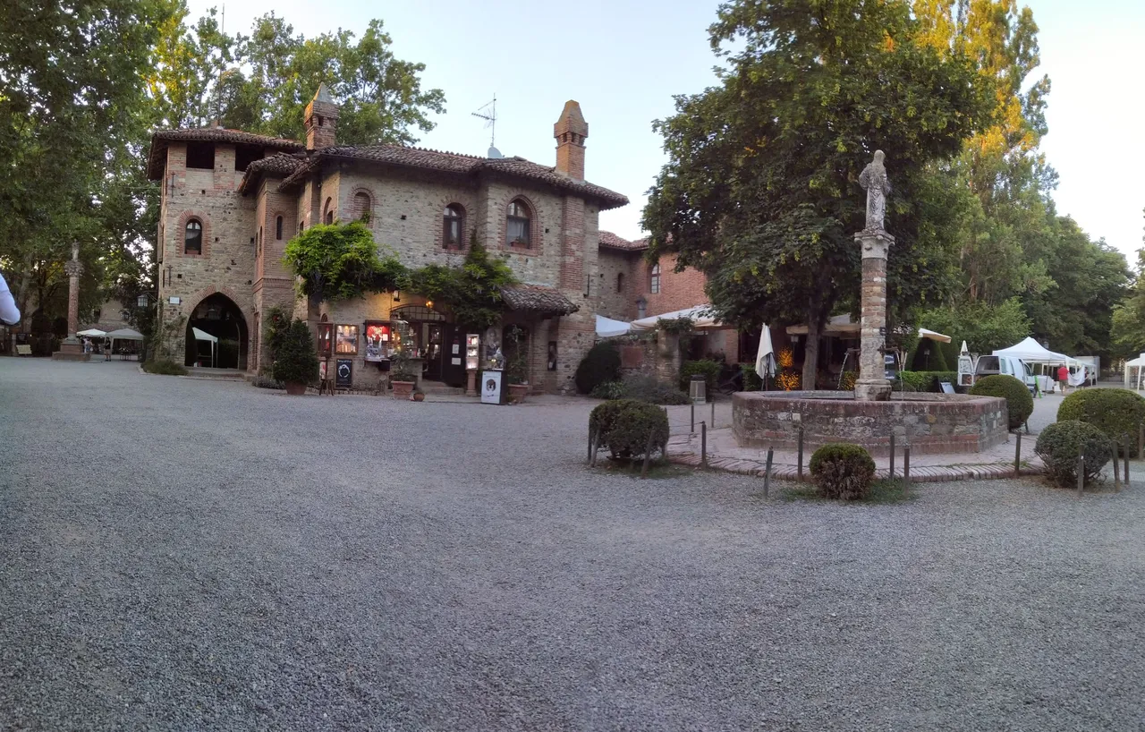 IMG_20220612_2035217-panorama.jpg