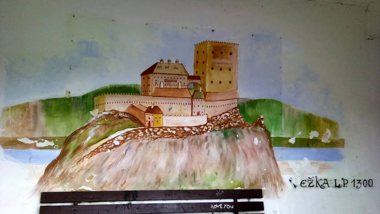 Druztová-hrad Věžka-malba v zastávce ČSAD.jpg