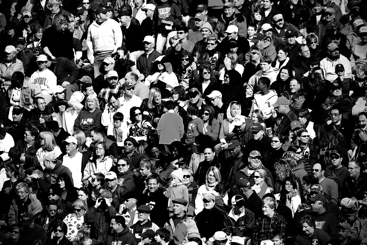 crowd.png
