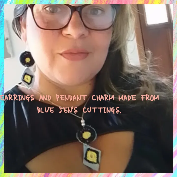 (ENG/ESP) EARRINGS AND PENDANT CHARM MADE FROM BLUE JEN'S CUTTINGS.