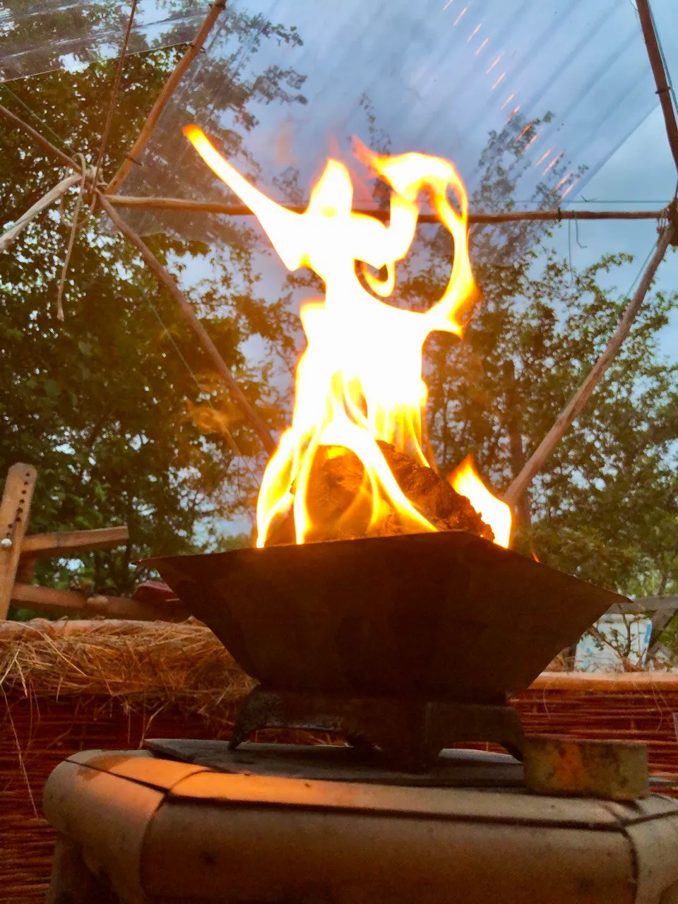 Agnihotra Feuerfigur im "Magischem Auge"