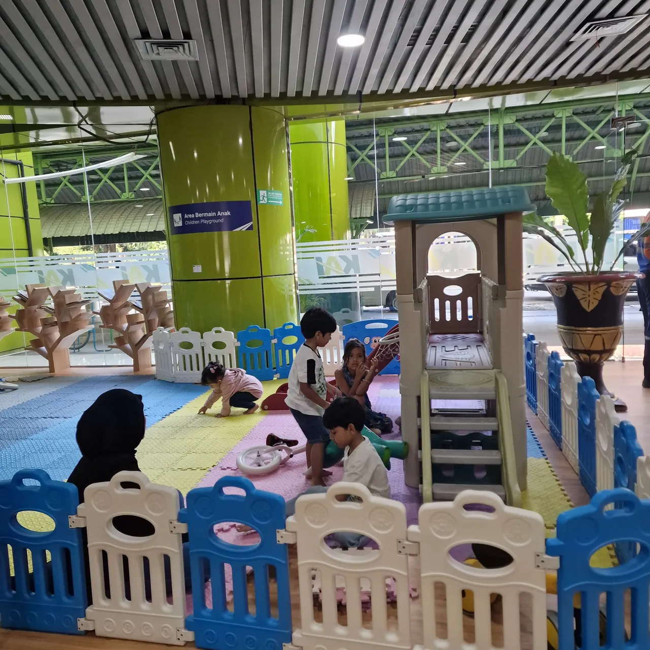 Gambir_playground_2.jpg