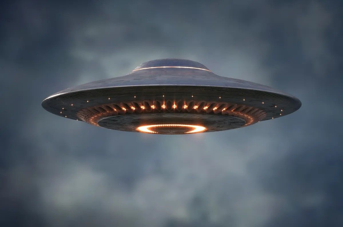UFO-Nova-1763988026_1622206702-shutterstock_157178873.width-1200.jpg