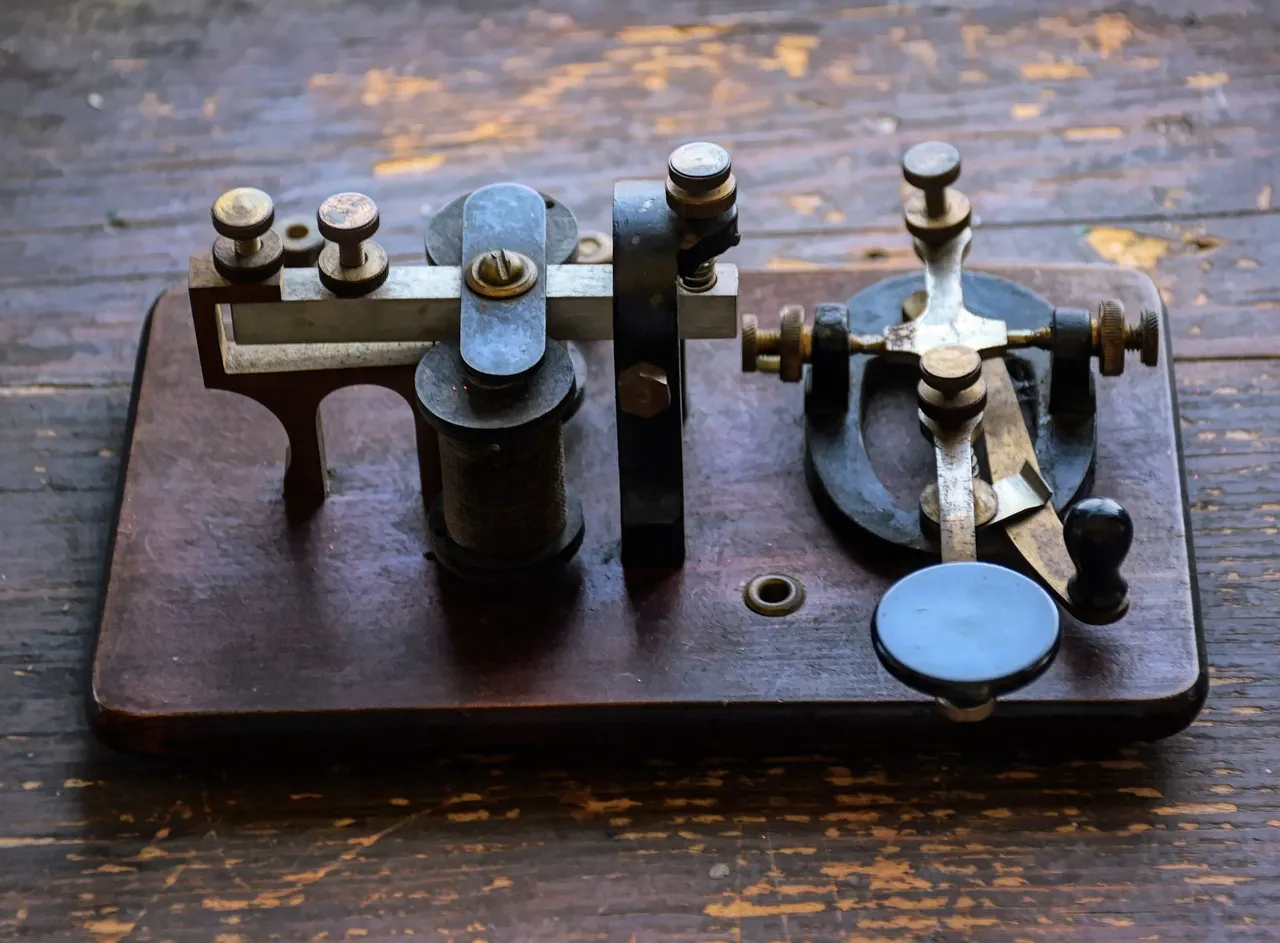 telegraph-4891039_1920.jpg