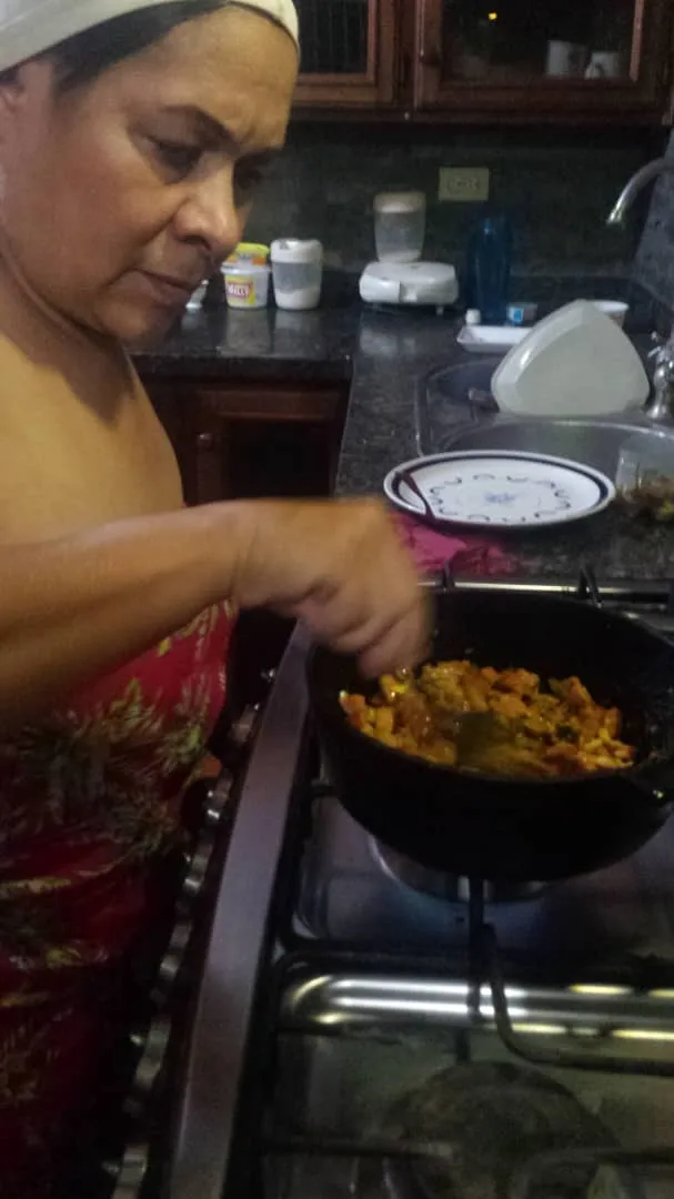 mami cocinando.jpeg