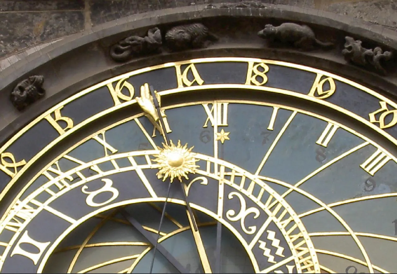 Clock-middle.jpg