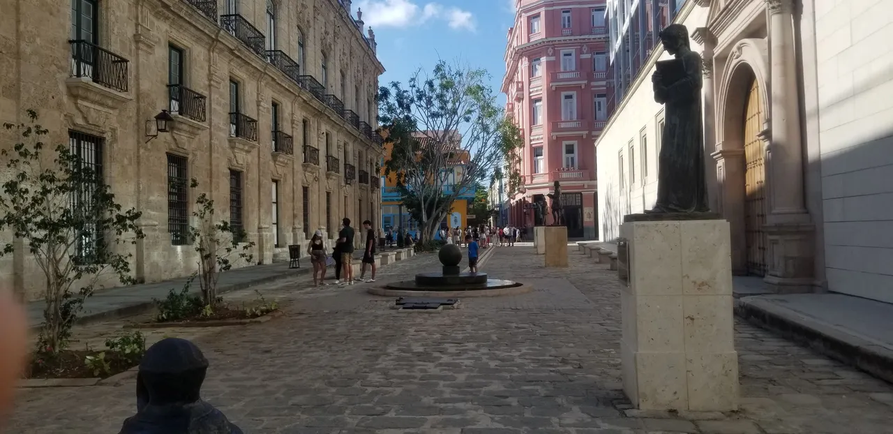 calle a ambos mundos.jpg